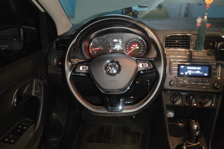 Used Volkswagen Polo 2016 1.6L Automatic Comfort Model Steering Wheel