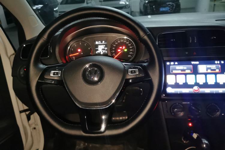 Used Volkswagen Polo 2016 1.6L Automatic Comfort Model Steering Wheel