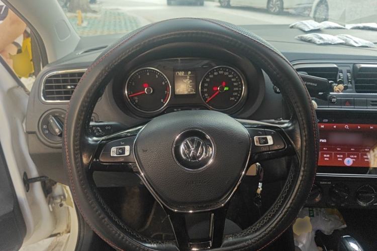 Used Volkswagen Polo 2016 1.6L Automatic Comfort Model Steering Wheel