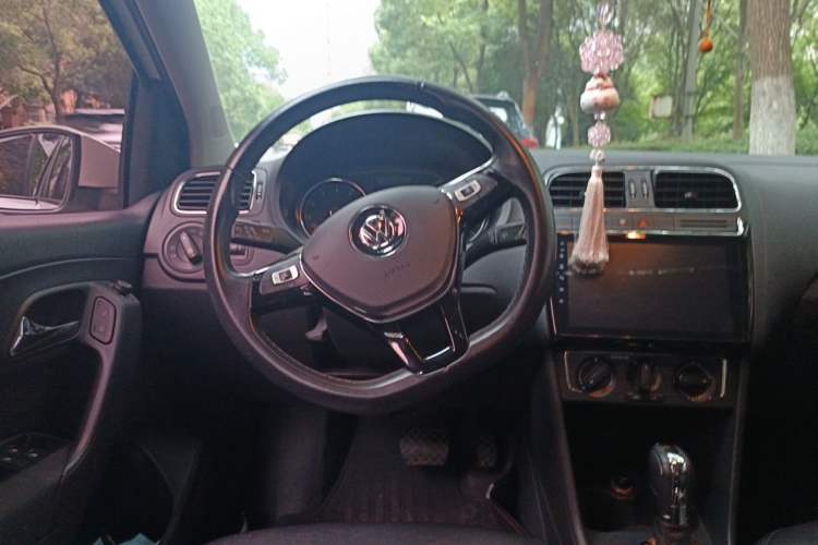 Used Volkswagen Polo 2016 1.6L Automatic Comfort Model Steering Wheel