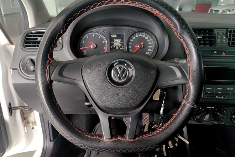 Used Volkswagen Polo 2016 1.4L Manual Fashion Model Steering Wheel