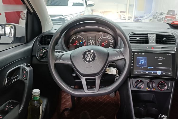 Used Volkswagen Polo 2016 1.4L Manual Fashion Model Steering Wheel