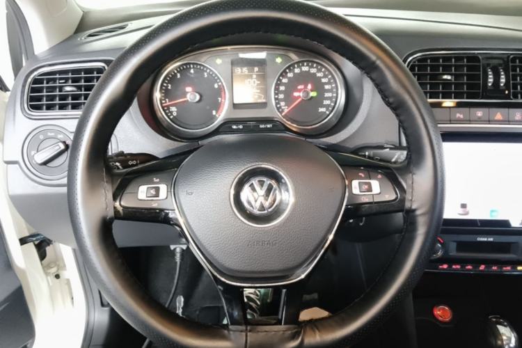 Used Volkswagen Polo 2016 1.6L Automatic Luxury Model Steering Wheel