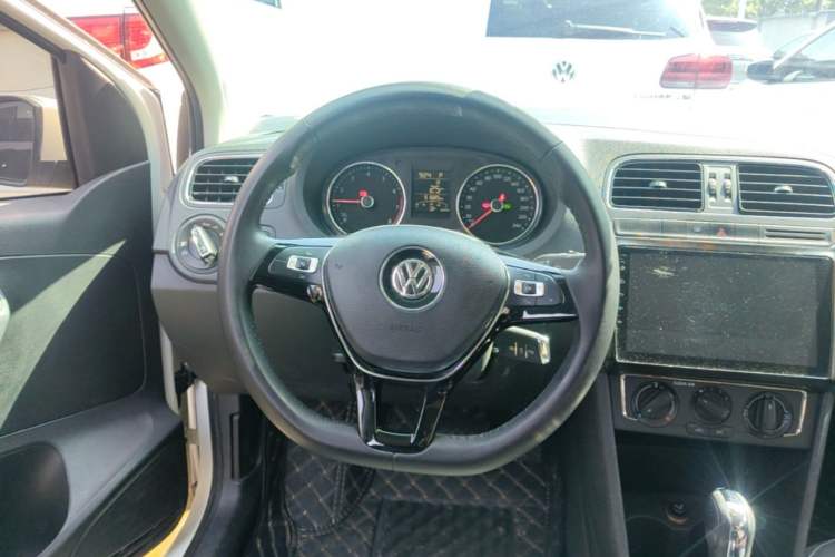 Used Volkswagen Polo 2016 1.6L Automatic Comfort Model Steering Wheel