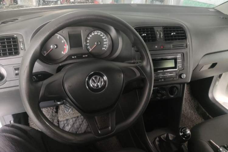 Used Volkswagen Polo 2016 1.4L Manual Fashion Model Steering Wheel