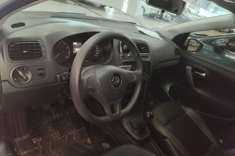 Used Volkswagen Polo 2016 1.4L Manual Fashion Model Steering Wheel