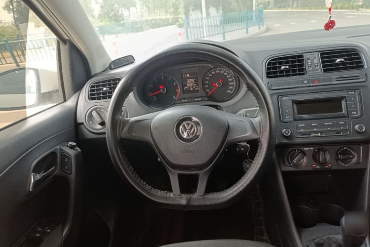 Used Volkswagen Polo 2016 1.4L Manual Fashion Model Steering Wheel
