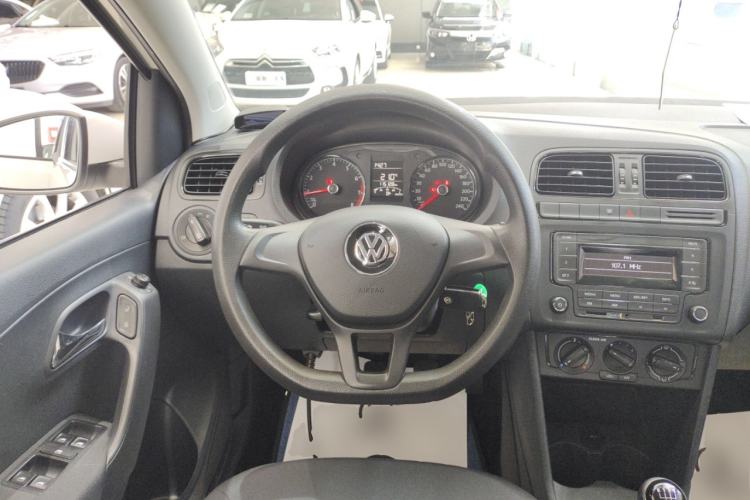 Used Volkswagen Polo 2016 1.4L Manual Fashion Model Steering Wheel
