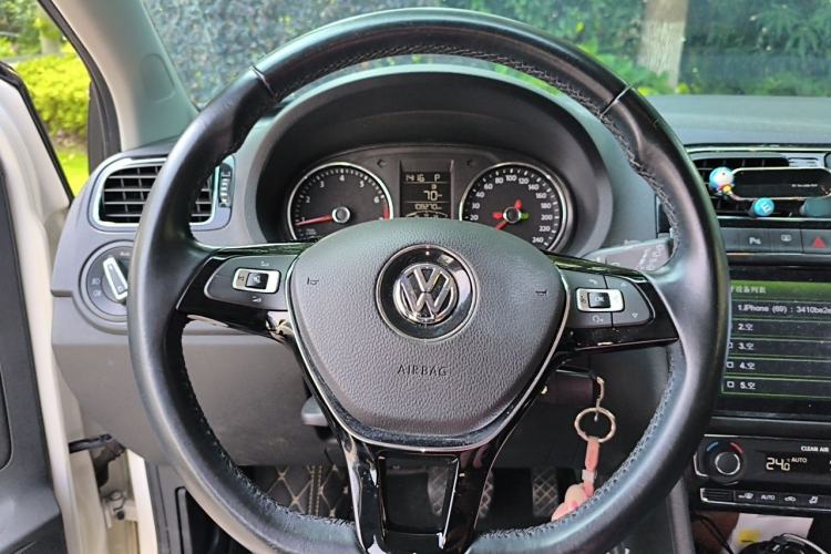 Used Volkswagen Polo 2016 1.6L Automatic Luxury Model Steering Wheel