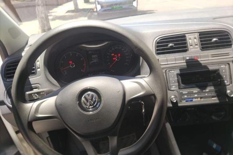 Used Volkswagen Polo 2016 1.4L Manual Fashion Model Steering Wheel