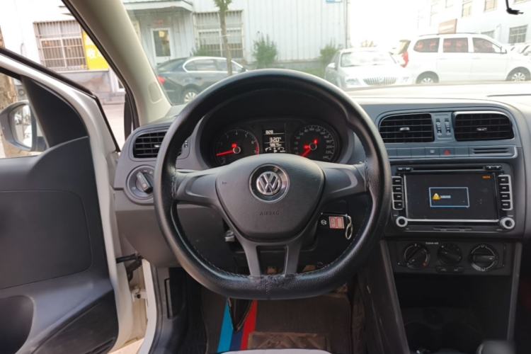 Used Volkswagen Polo 2016 1.4L Manual Fashion Model Steering Wheel