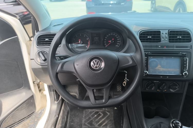 Used Volkswagen Polo 2016 1.4L Manual Fashion Model Steering Wheel