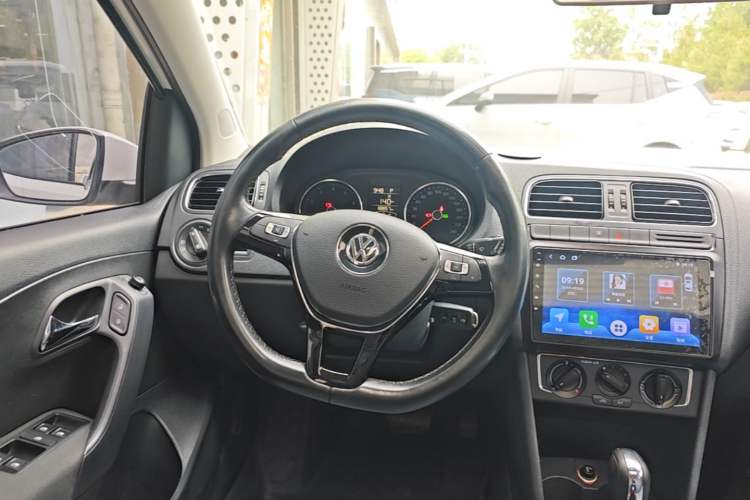Used Volkswagen Polo 2016 1.6L Automatic Comfort Model Steering Wheel