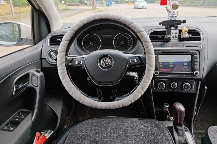 Used Volkswagen Polo 2016 1.6L Automatic Comfort Model Steering Wheel