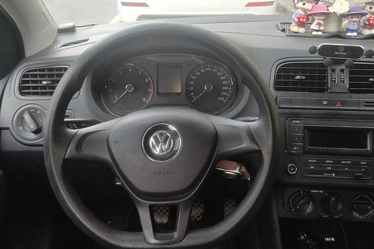 Used Volkswagen Polo 2016 1.4L Manual Fashion Model Steering Wheel