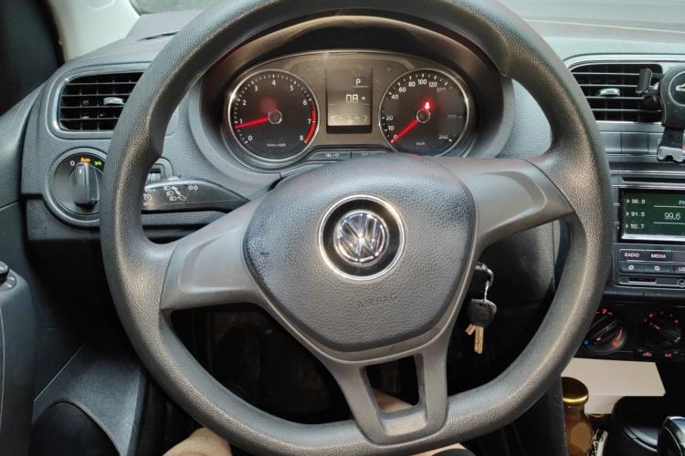 Used Volkswagen Polo 2016 1.6L Automatic Comfort Model Steering Wheel