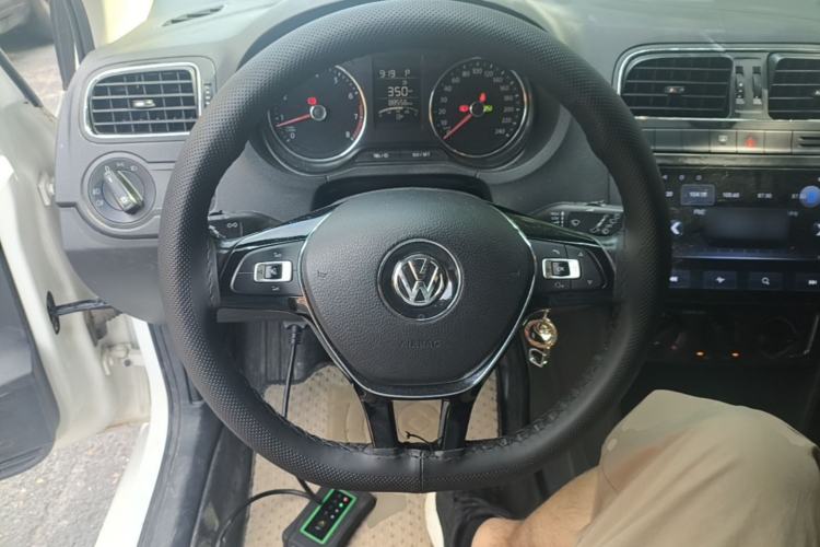 Used Volkswagen Polo 2016 1.6L Automatic Comfort Model Steering Wheel
