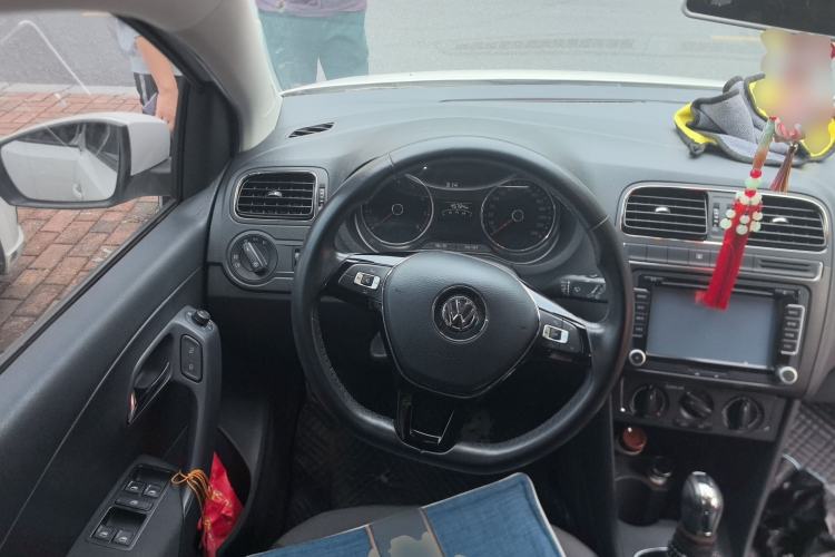 Used Volkswagen Polo 2016 1.6L Automatic Comfort Model Steering Wheel