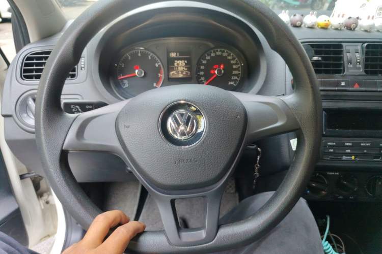 Used Volkswagen Polo 2016 1.4L Manual Fashion Model Steering Wheel