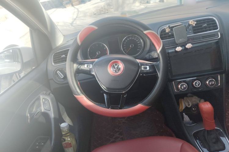Used Volkswagen Polo 2016 1.6L Automatic Comfort Model Steering Wheel
