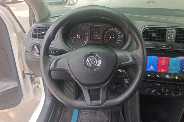 Used Volkswagen Polo 2016 1.4L Manual Fashion Model Steering Wheel
