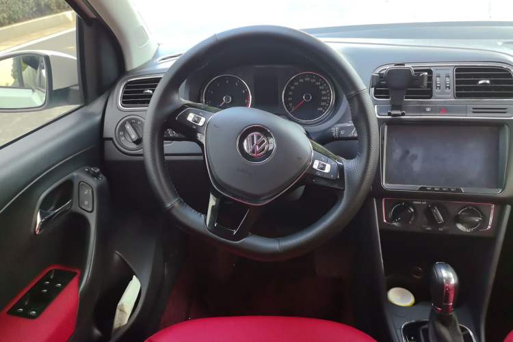 Used Volkswagen Polo 2016 1.6L Automatic Comfort Model Steering Wheel
