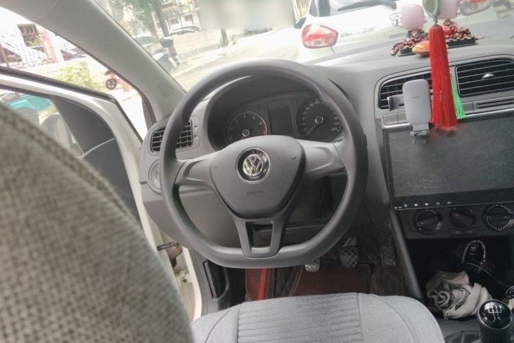 Used Volkswagen Polo 2016 1.4L Manual Fashion Model Steering Wheel