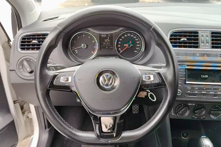 Used Volkswagen Polo 2016 1.6L Automatic Comfort Model Steering Wheel