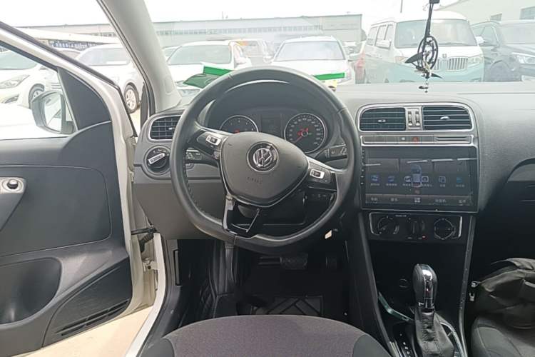 Used Volkswagen Polo 2016 1.6L Automatic Comfort Model Steering Wheel