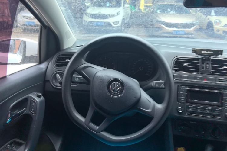 Used Volkswagen Polo 2016 1.4L Manual Fashion Model Steering Wheel