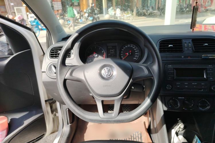 Used Volkswagen Polo 2016 1.4L Manual Fashion Model Steering Wheel