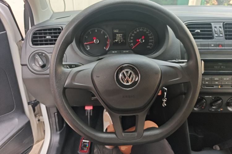 Used Volkswagen Polo 2016 1.4L Manual Fashion Model Steering Wheel