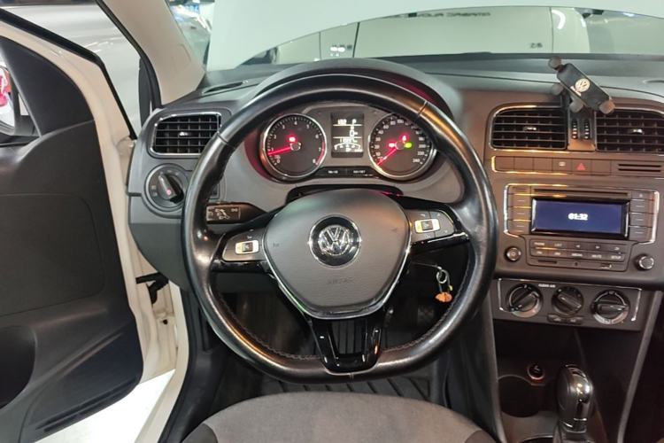 Used Volkswagen Polo 2016 1.6L Automatic Comfort Model Steering Wheel