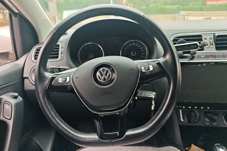 Used Volkswagen Polo 2016 1.6L Automatic Comfort Model Steering Wheel