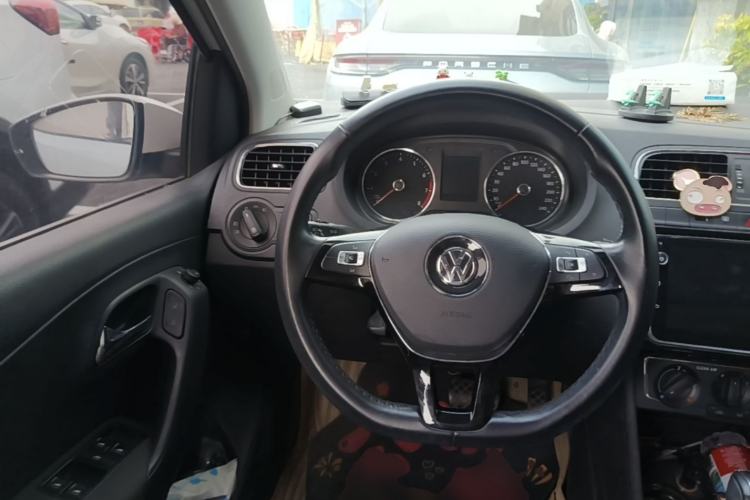 Used Volkswagen Polo 2016 1.6L Automatic Comfort Model Steering Wheel