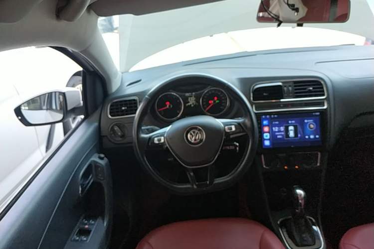Used Volkswagen Polo 2016 1.6L Automatic Comfort Model Steering Wheel