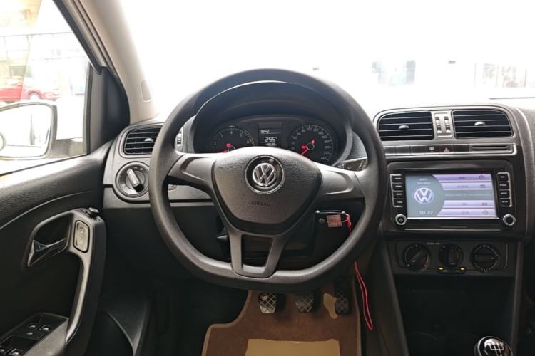 Used Volkswagen Polo 2016 1.4L Manual Fashion Model Steering Wheel