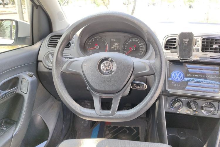 Used Volkswagen Polo 2016 1.4L Manual Fashion Model Steering Wheel
