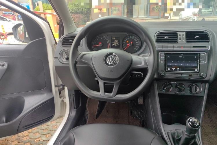 Used Volkswagen Polo 2016 1.4L Manual Fashion Model Steering Wheel