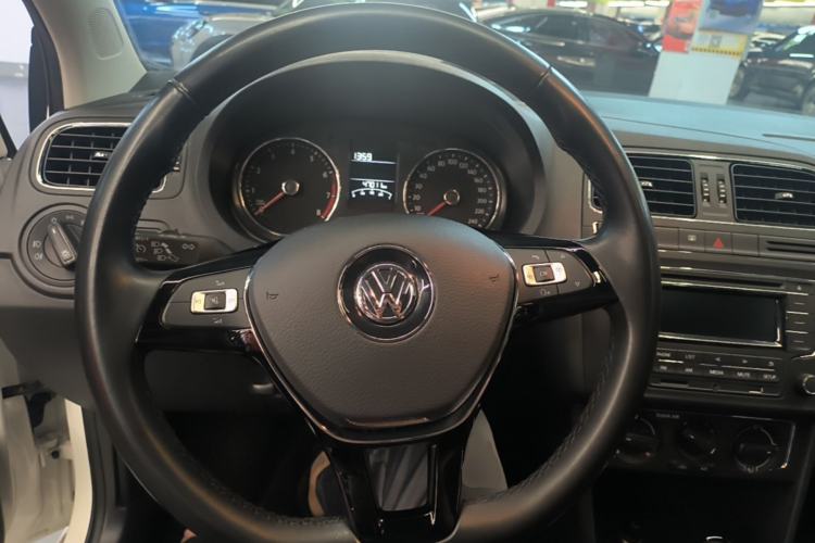 Used Volkswagen Polo 2016 1.6L Automatic Comfort Model Steering Wheel