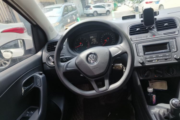 Used Volkswagen Polo 2016 1.4L Manual Fashion Model Steering Wheel
