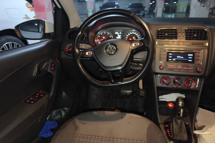 Used Volkswagen Polo 2016 1.6L Automatic Comfort Model Steering Wheel