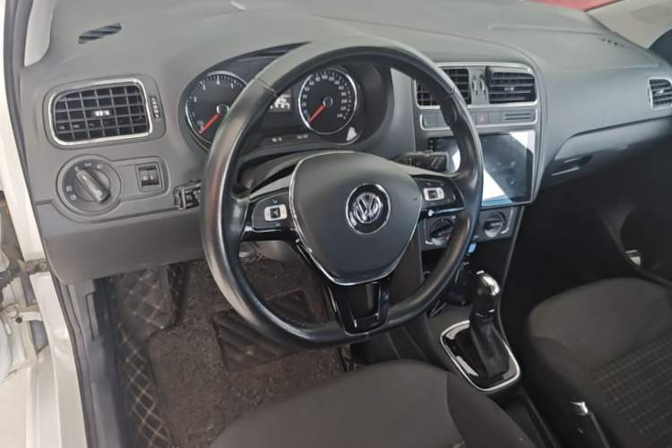 Used Volkswagen Polo 2016 1.6L Automatic Comfort Model Steering Wheel
