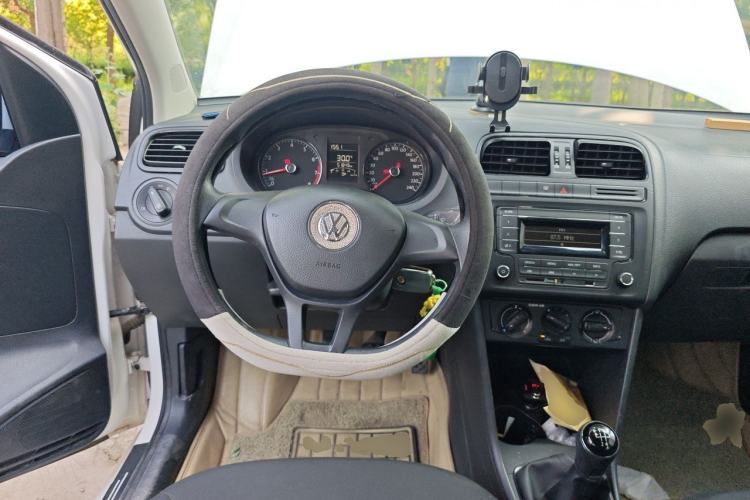 Used Volkswagen Polo 2016 1.4L Manual Fashion Model Steering Wheel