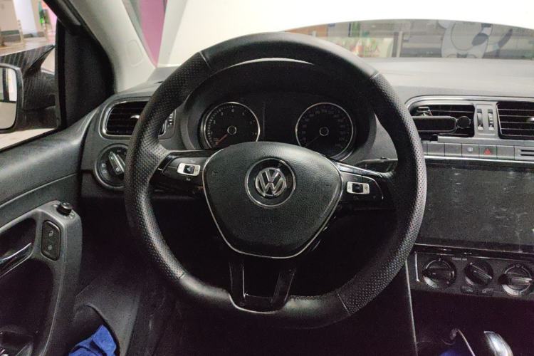 Used Volkswagen Polo 2016 1.6L Automatic Luxury Model Steering Wheel