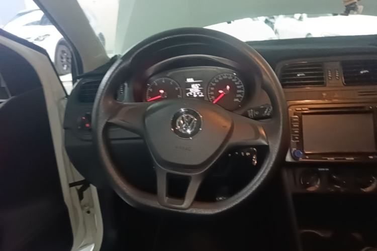 Used Volkswagen Polo 2016 1.4L Manual Fashion Model Steering Wheel