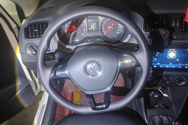 Used Volkswagen Polo 2016 1.4L Manual Fashion Model Steering Wheel