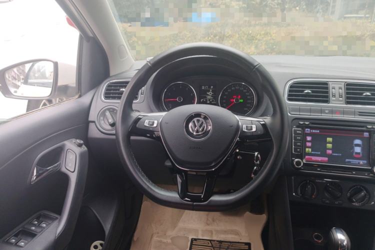 Used Volkswagen Polo 2016 1.6L Automatic Comfort Model Steering Wheel