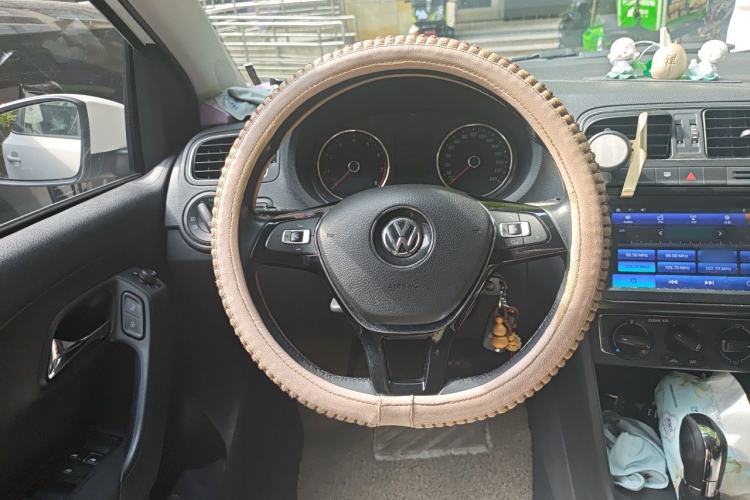 Used Volkswagen Polo 2016 1.6L Automatic Comfort Model Steering Wheel