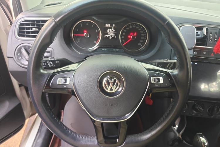 Used Volkswagen Polo 2016 1.6L Automatic Comfort Model Steering Wheel